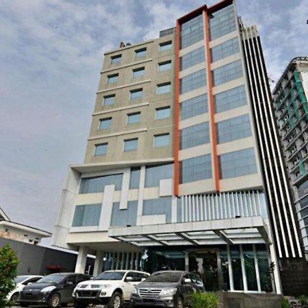 V Hotel Tebet Jakarta Exterior photo