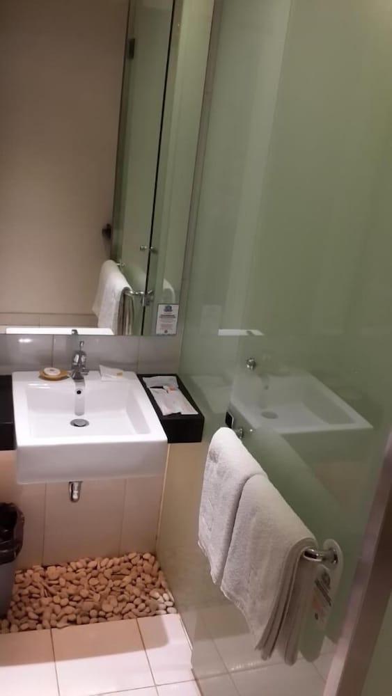 V Hotel Tebet Jakarta Exterior photo