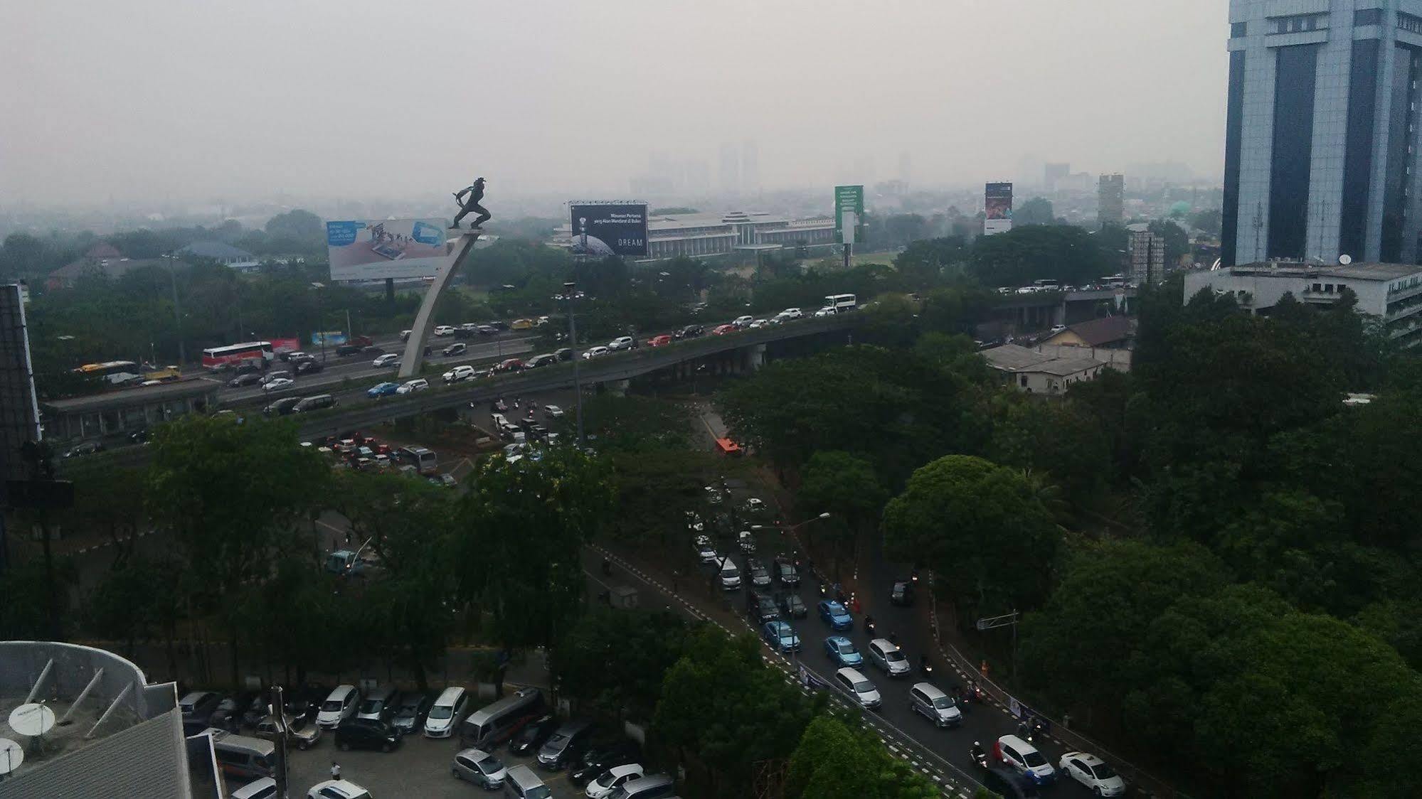 V Hotel Tebet Jakarta Exterior photo